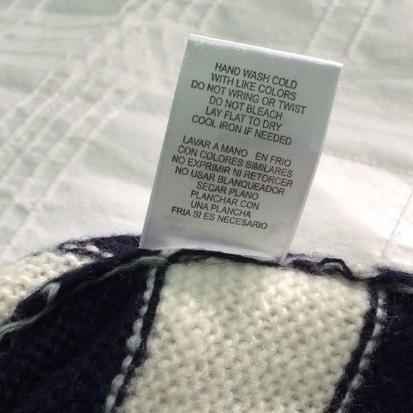 ❄️ CHRISTMAS SWEATER ❄️ - Picture 6 of 6